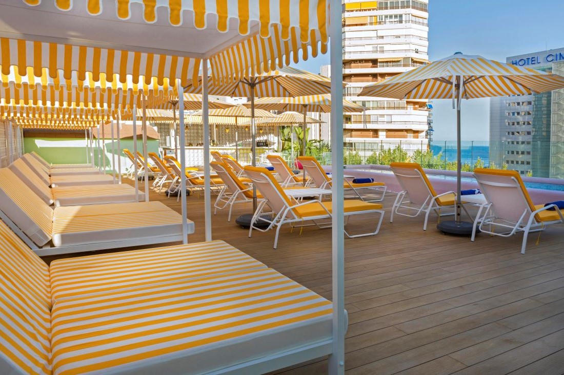 Agir Springs by MedPlaya - rooftop pool bar and solarium