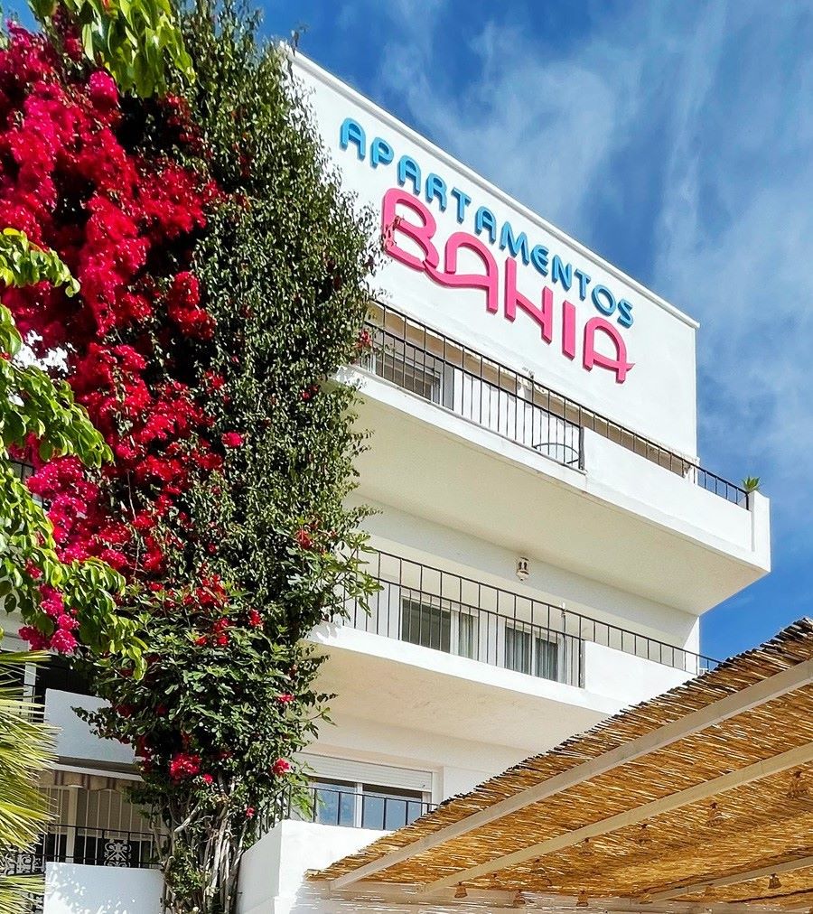 Bahia budget self-catering apartments opposite the Cala Poniente beach in Benidorm