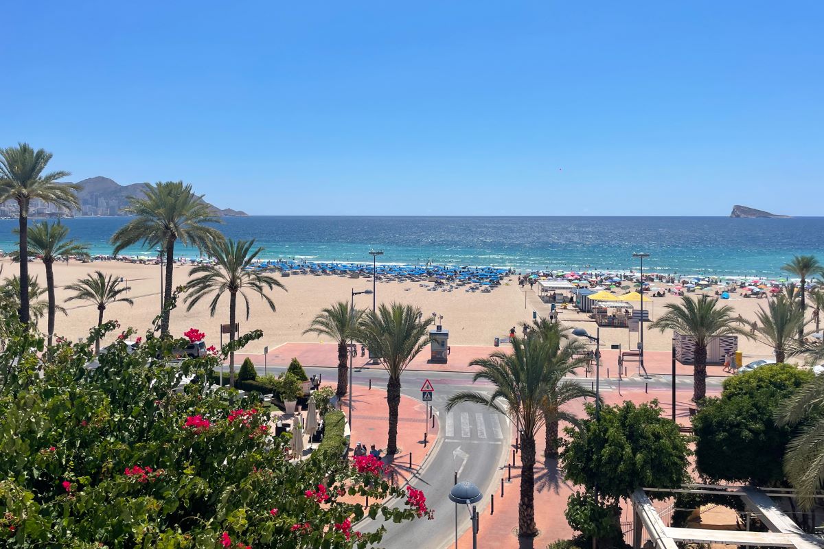 Bahia Beach Apartments Benidorm - Beachside location