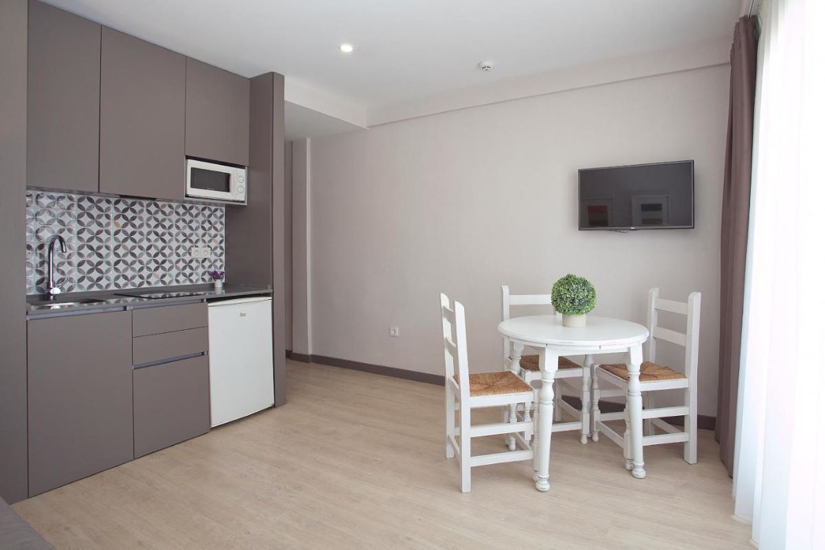 Ribera Apartments Benidorm - kitchen