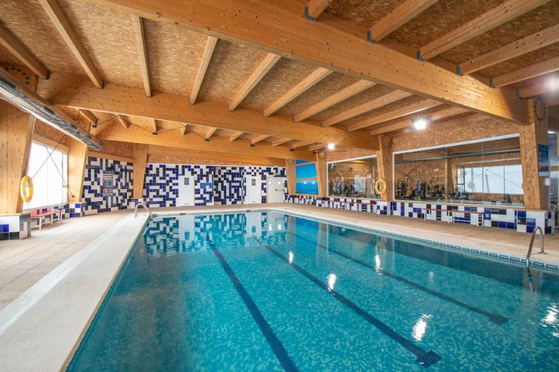 Hotel East by Pierre Vacances - Indoor spa pool and gym