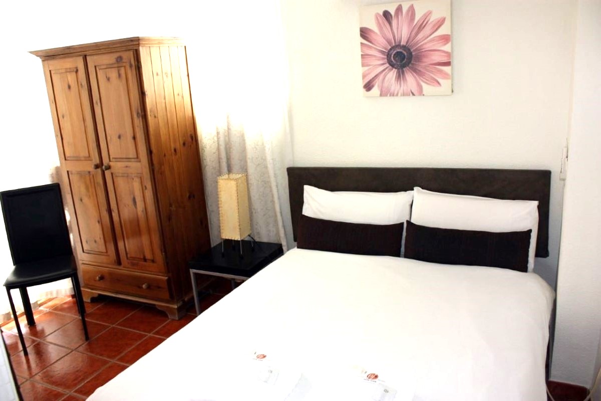 Casa Don Juan Benidorm - double room with kettle tea and coffee