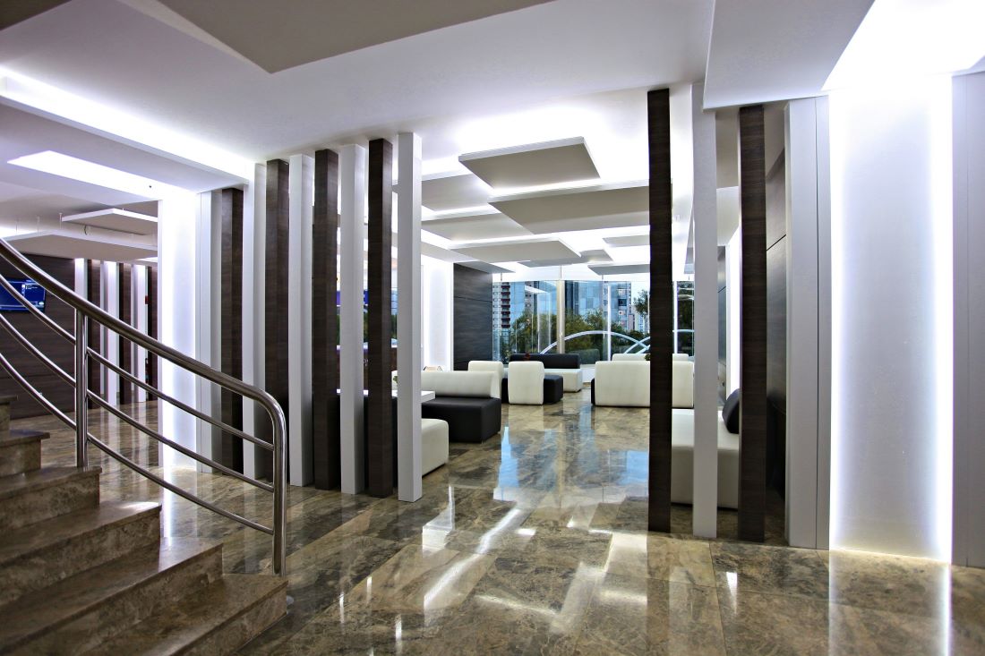 Flamingo Beach Resort - lobby lounge