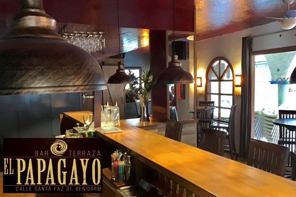 El Papagyo Bar and Terrace in Benidorm. A straight friendly gay bar.