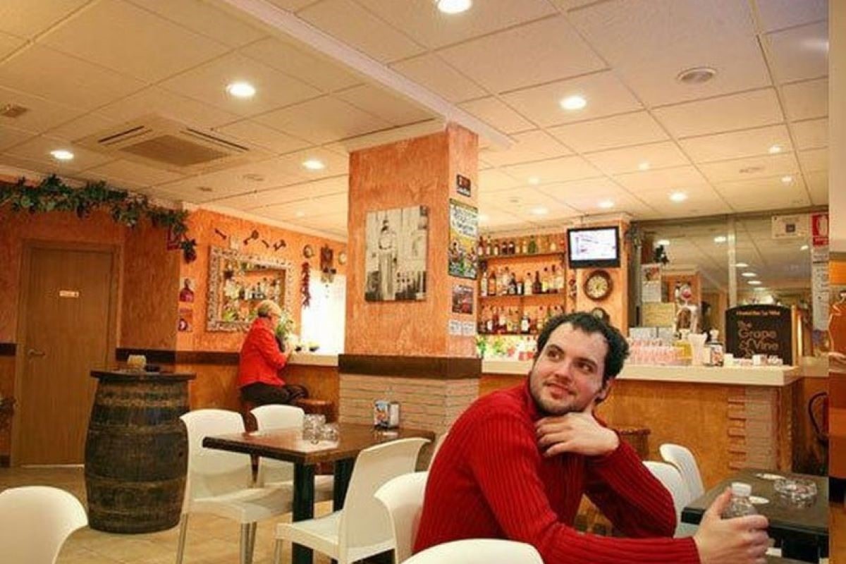 Hostal Irati B&B Benidorm - cafe bar serving breakfast