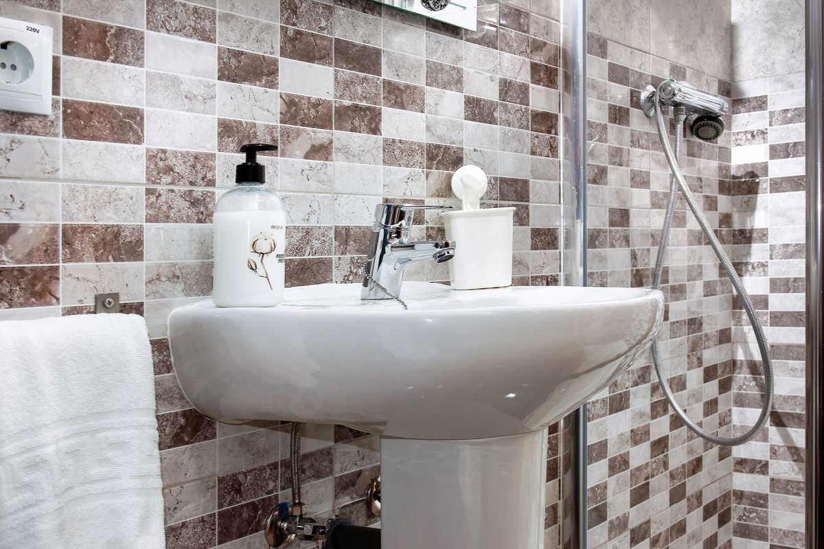 Hostal Irati B&B Benidorm - bathroom