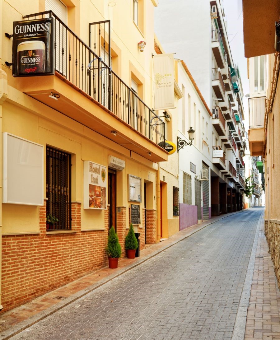 Hostal Irati Benidorm Old Town Bed and Breakfast Guest House