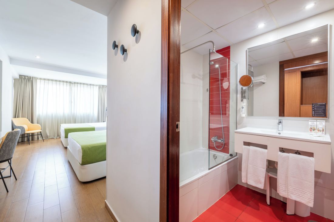 Hotel Benidorm Plaza - bathroom