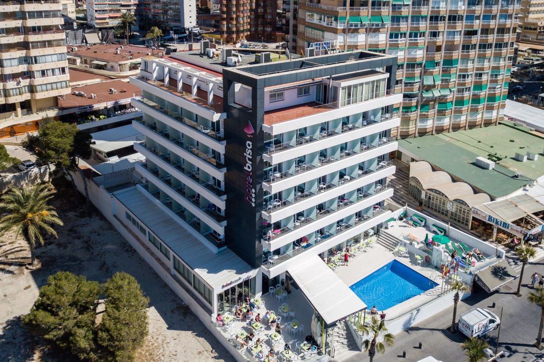 Hotel Brisa Benidorm - pool overlooking the beach