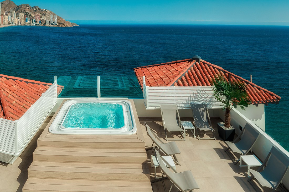RH Hotels Canfali Gastrohotel - roof top plunge pool and solarium