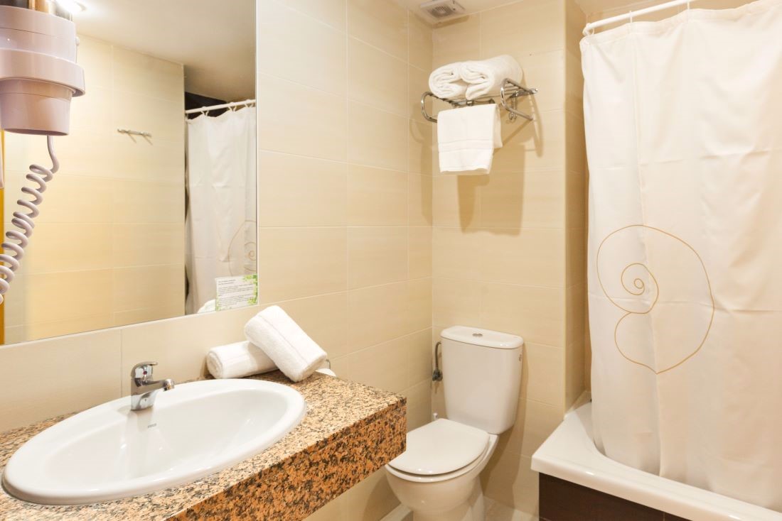 Gala Placidia Hotel Benidorm - bathroom