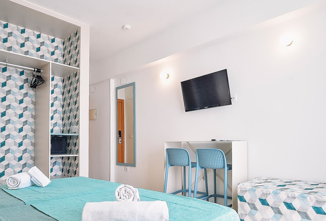 Gala Placidia Hotel Benidorm - family room with pull out bed