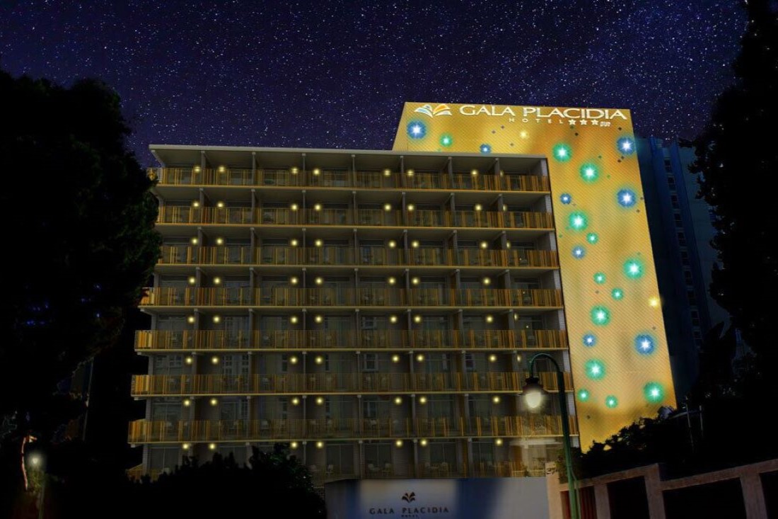 Gala Placidia Hotel Benidorm at night