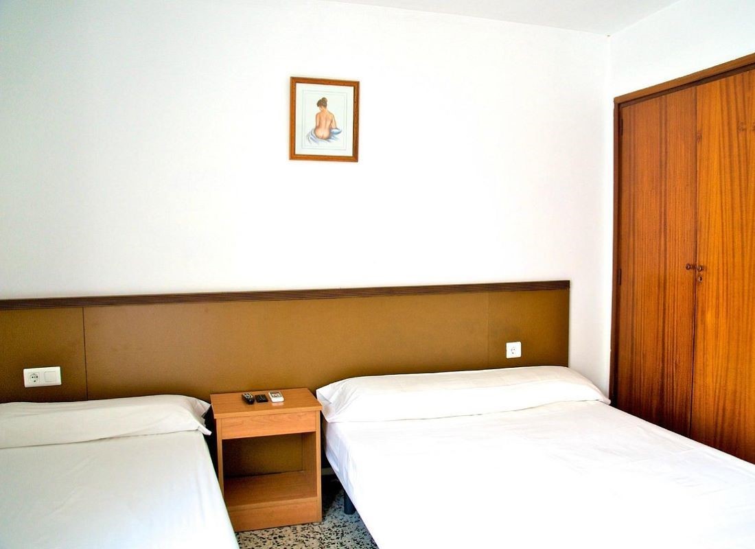 1-Star Hotel Iris Benidorm - simple bedrooms