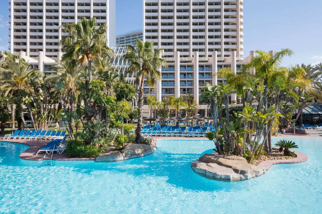 Hotel Melia Benidorm - Lagoon pool and tropical gardens