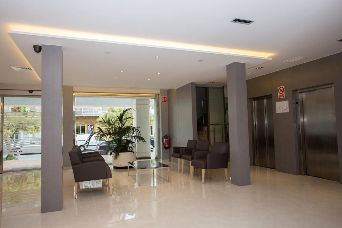 Hotel Perla Benidorm - lobby has two lifts