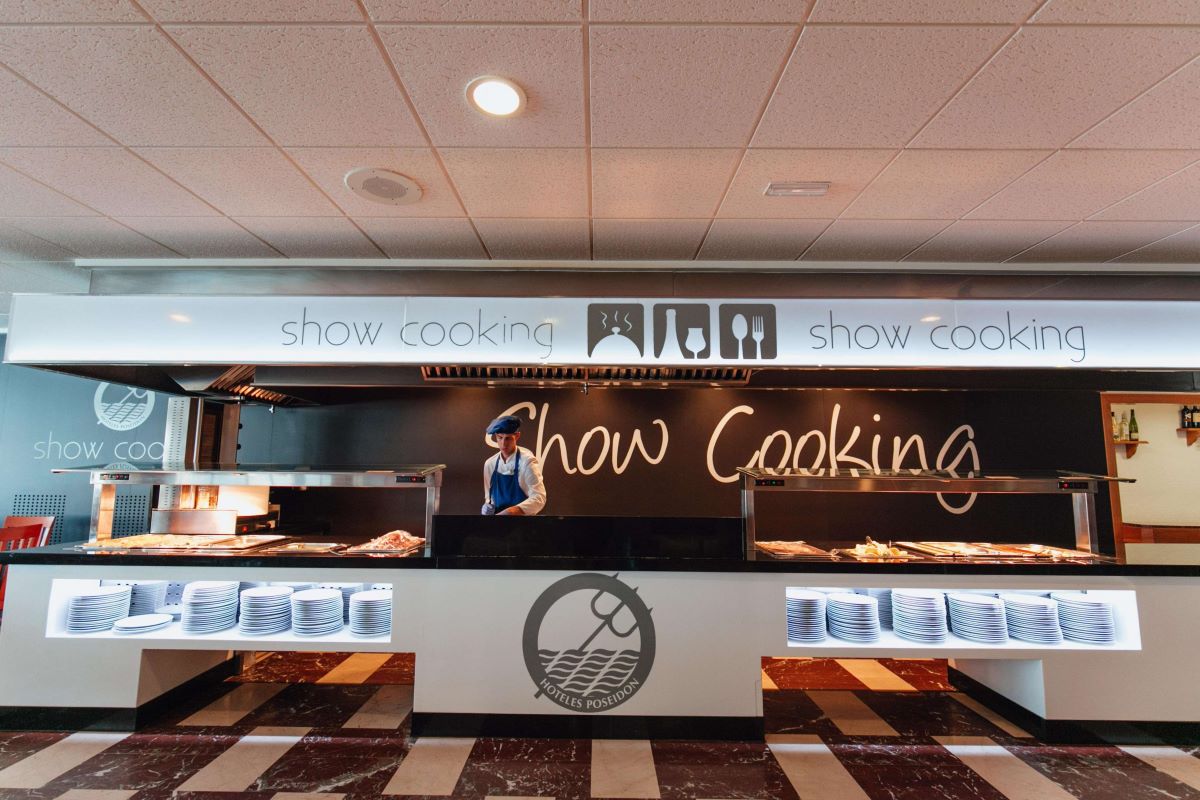 Hotel Poseidon Playa - cook to order show cooking