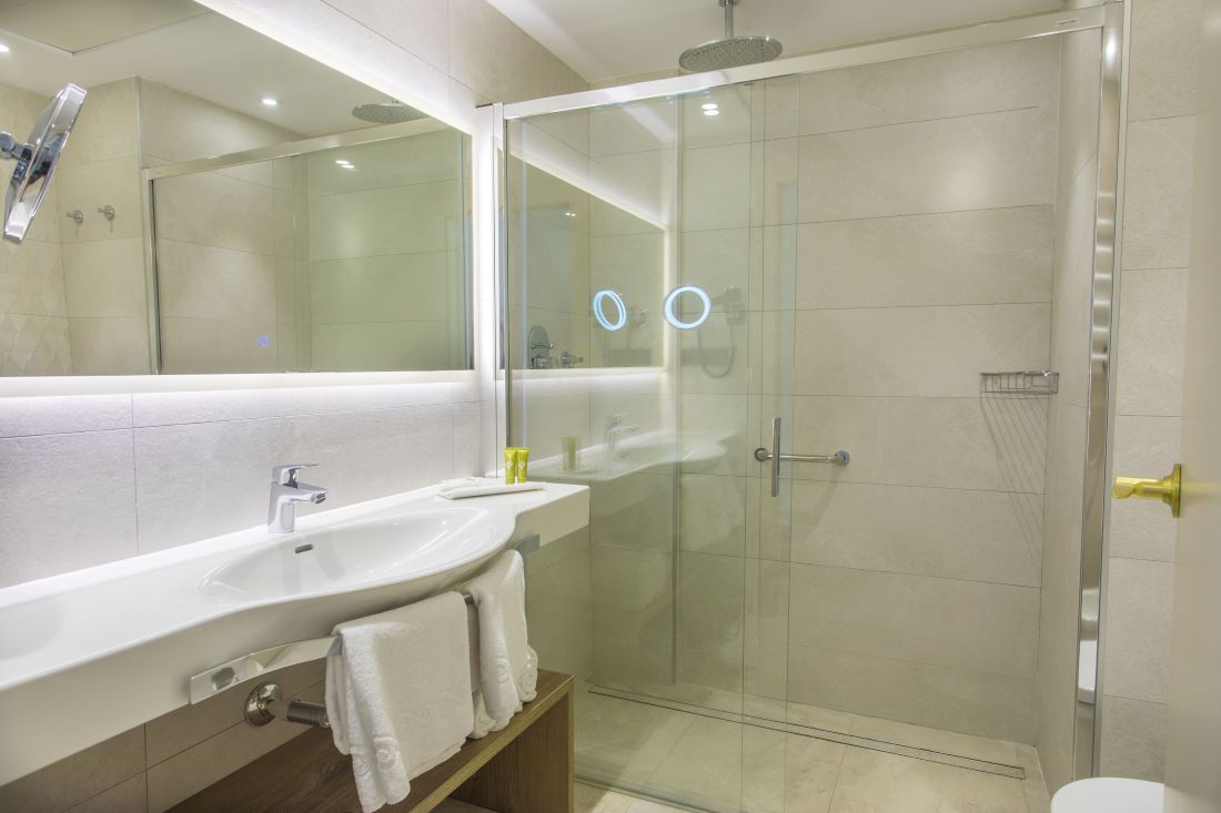 Hotel Presidente 4 star superior - bathroom
