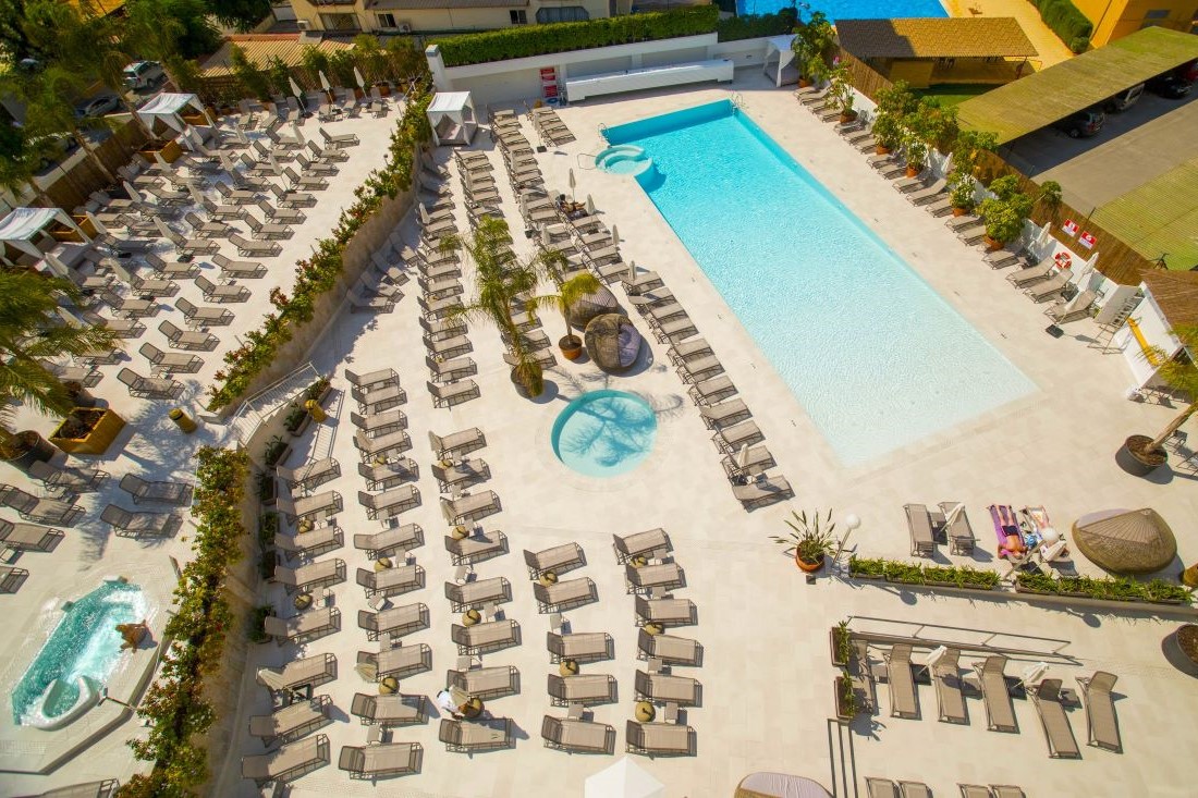 Hotel Presidente 4 star superior - pools