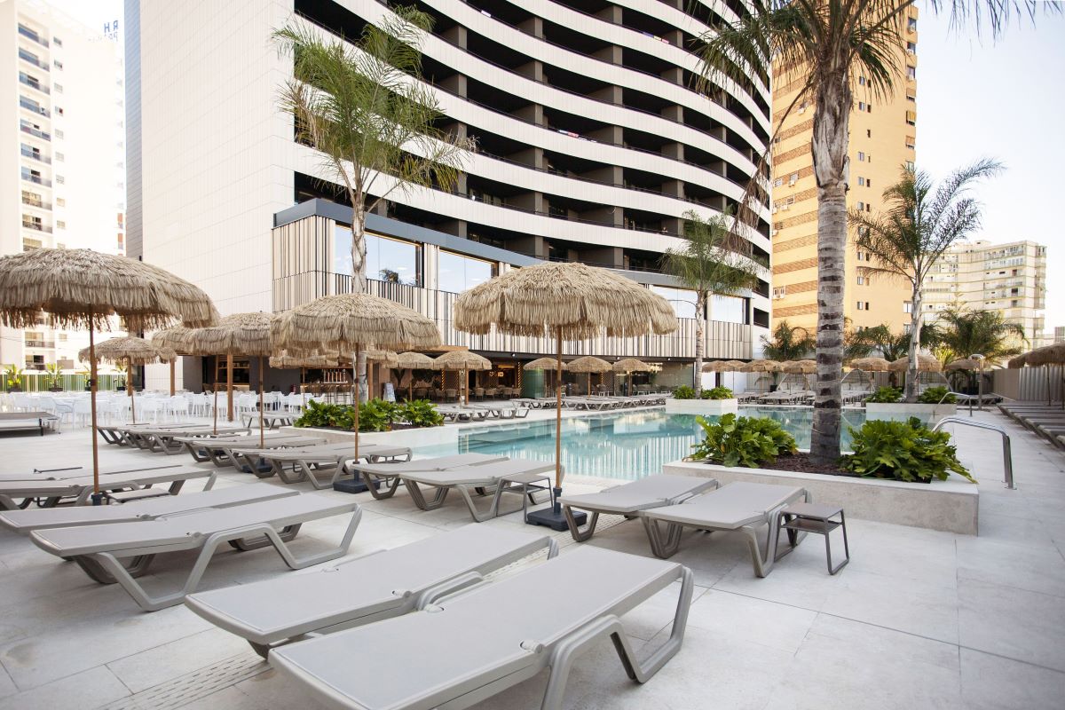 Hotel Primavera Park 4 star superior - main pool with pool bar