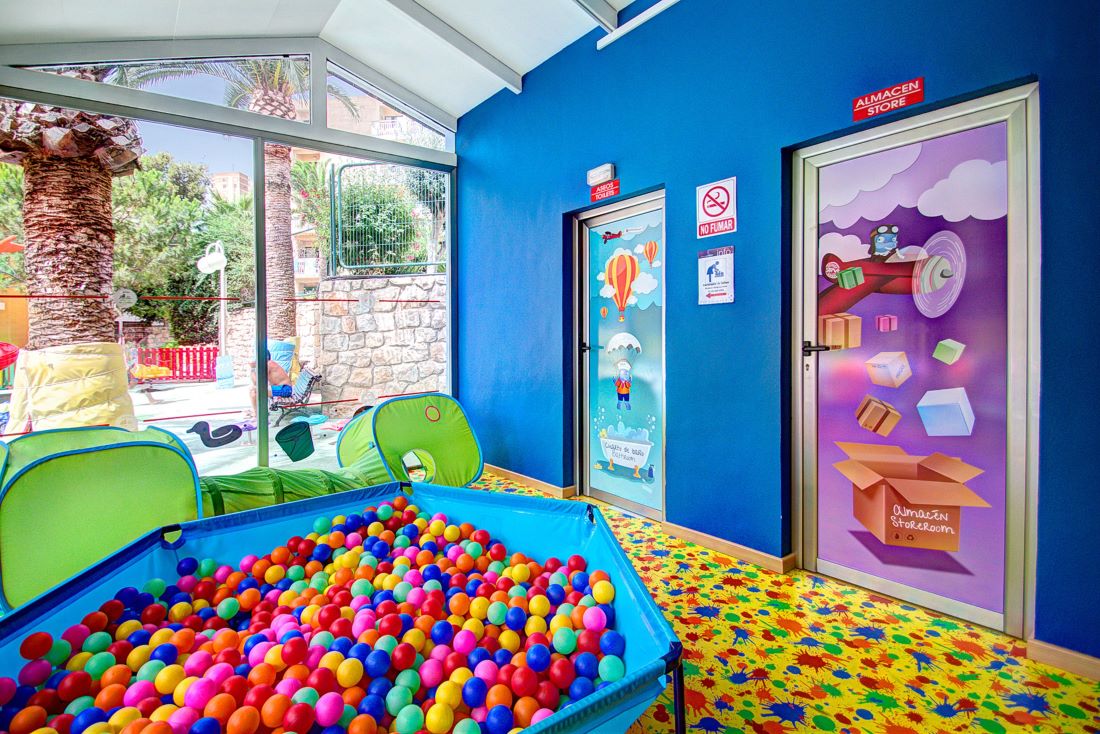 Servigroup Pueblo hotel Benidorm - Delfi kids club in summer and at Easter