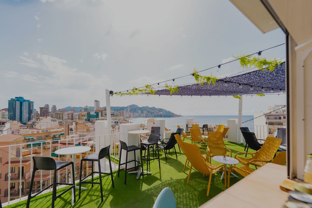 Queens Hotel Benidorm - roof top bar with sunny terrace