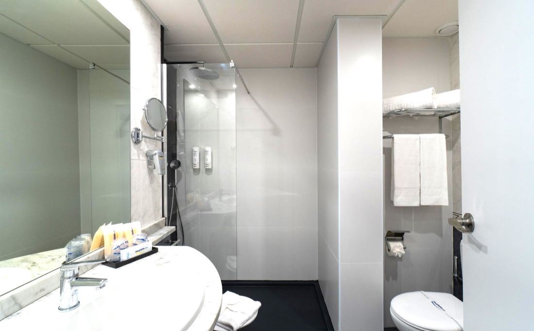 Regente hotel Benidorm holidays - bathroom