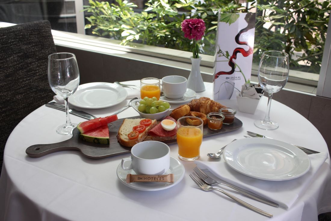 RH Hotel Royal - breakfast