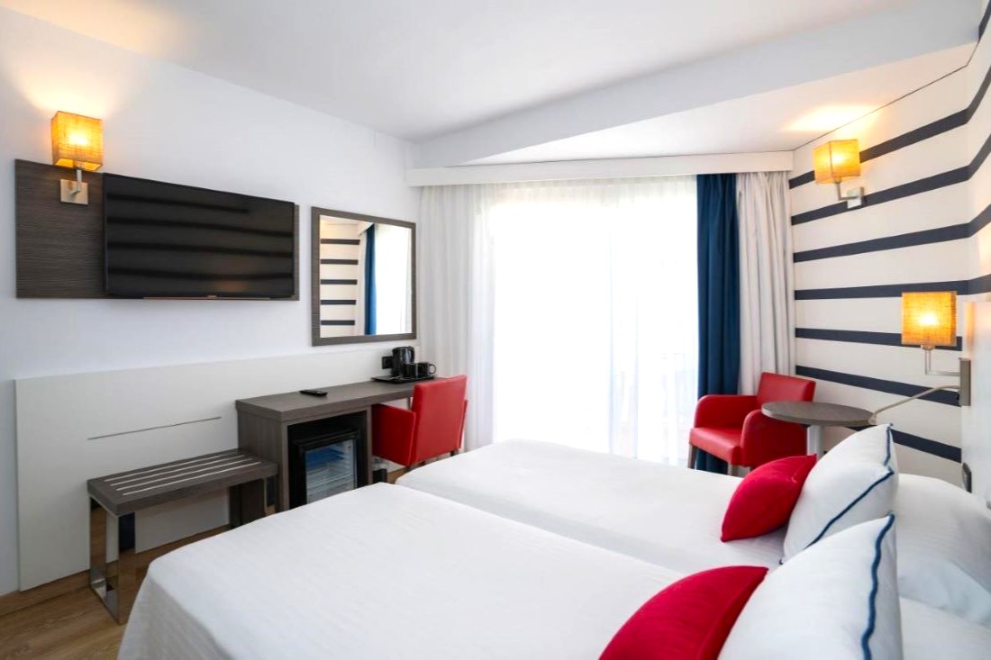 Regente hotel Benidorm holidays - bathroom