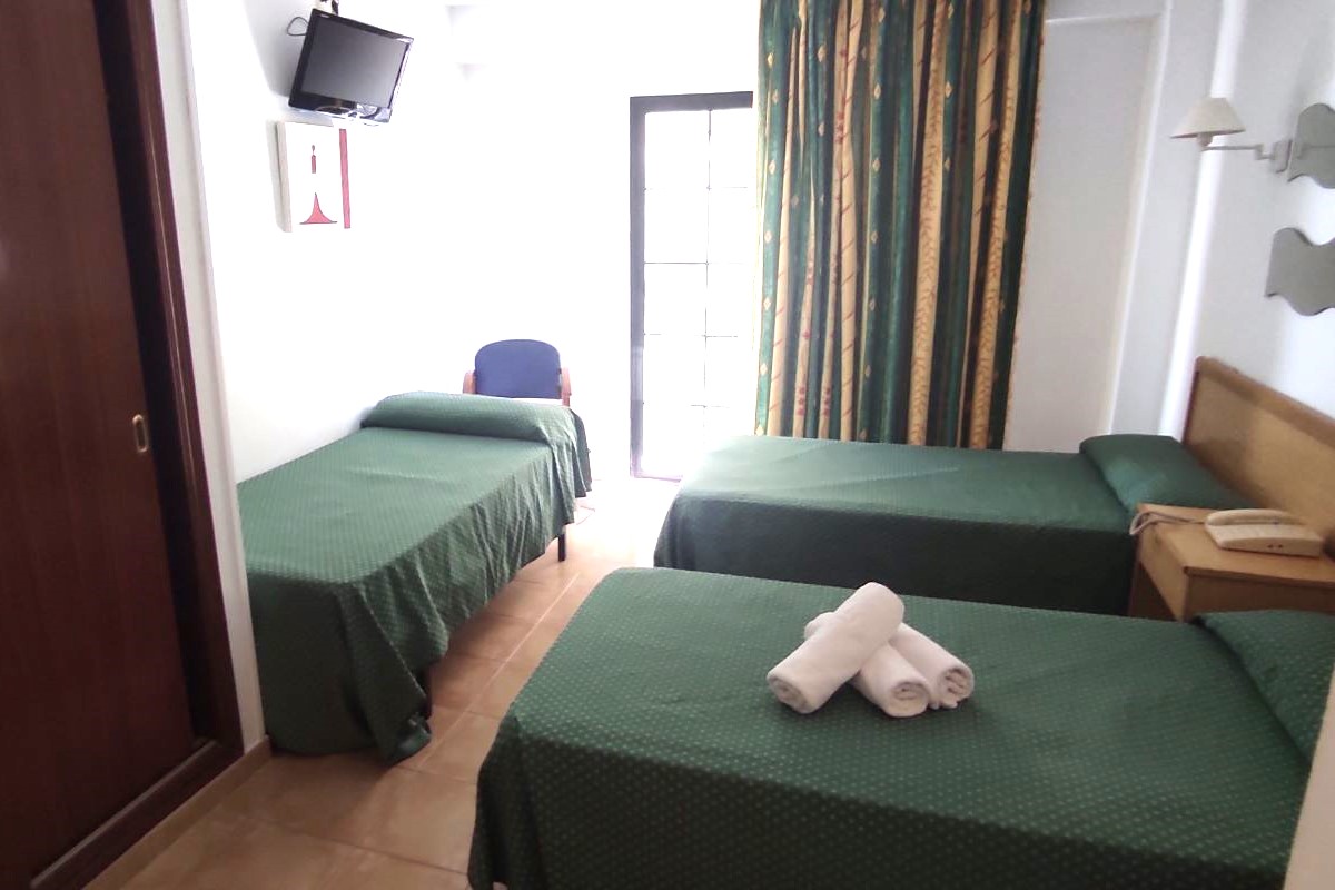Hotel Santa Faz Benidorm - economy triple room