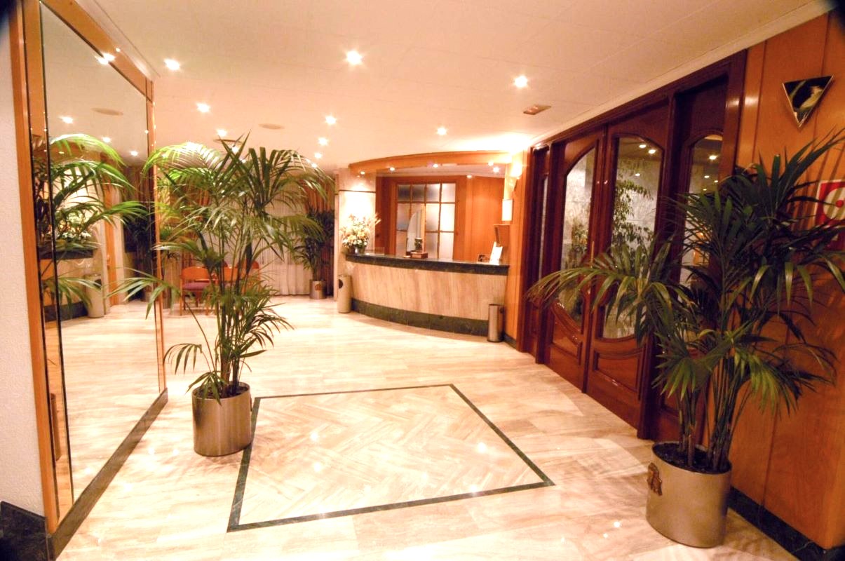 Hotel Tanit Benidorm - reception and lobby
