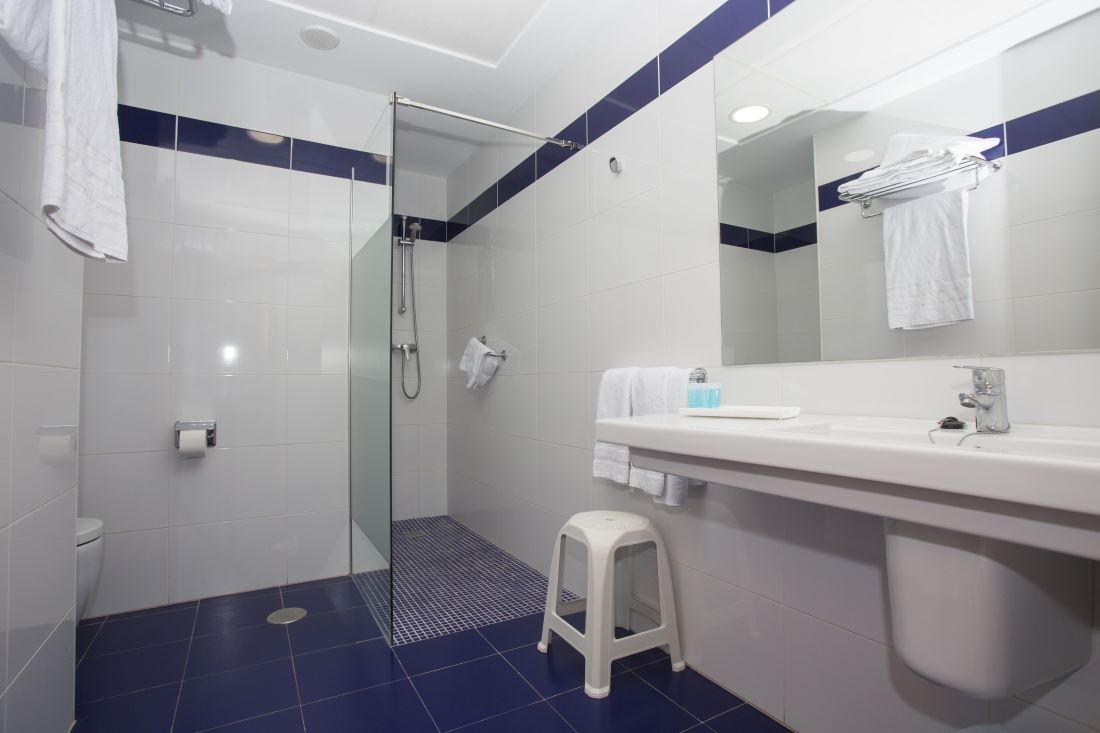 Hotel Voramar Benidorm - bathroom