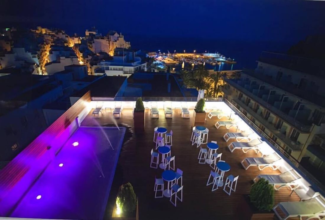 Hotel Voramar Benidorm - top floor night bar