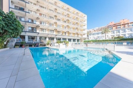 FIRST CHOICE holidays in Benidorm at the Port Vista Oro hotel.