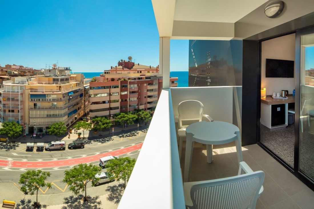 RH Hotel Corona Del Mar - balcony room