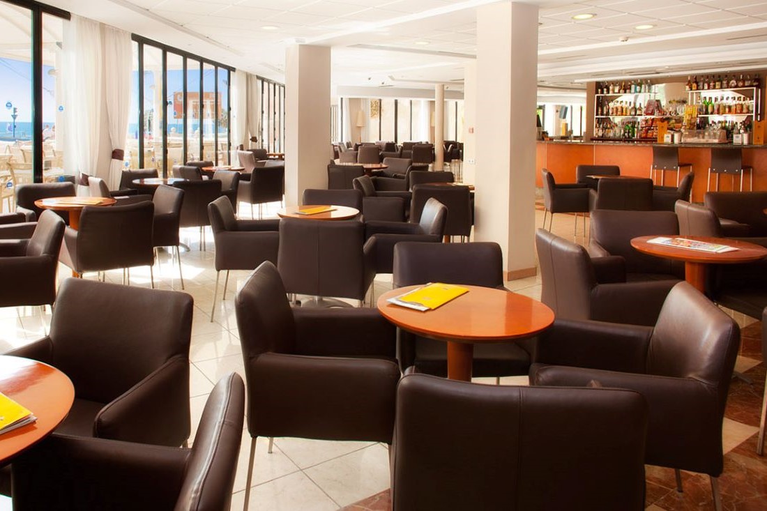 RH Hotel Corona Del Mar - lounge bar