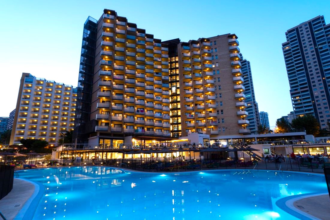 Rio Park hotel Benidorm holidays - hotel and pool